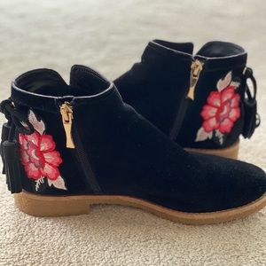 Darling Kate Spade floral embroidered booties